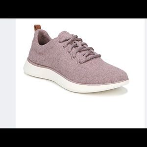Hydrangea Freestep Sneaker - Womens